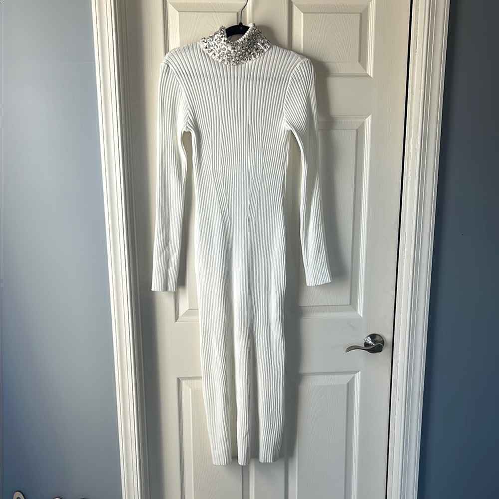 Elegant White Ribbed Dress